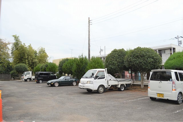 サンライズシャトーの駐車場