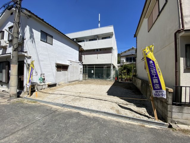 【建築条件付き土地】グラッド・タウン野崎１丁目の前面道路含む現地写真|■駅も近く、コンビニ、スーパー、ドラッグストア近くて便利♪♪