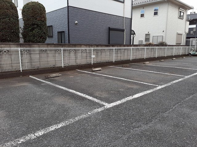 サンロイヤルマンションの駐車場