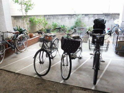 【駐車場】 | トーカングランドマンション音羽 | 敷地内に自転車置き場があります
