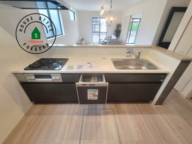 糟屋郡篠栗町和田4丁目第2-3棟（3号棟）のキッチン|ご家族を近くに感じられる対面キッチンのLDK。会話もはずみそうですね。