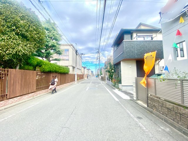 【前面道路含む現地写真】