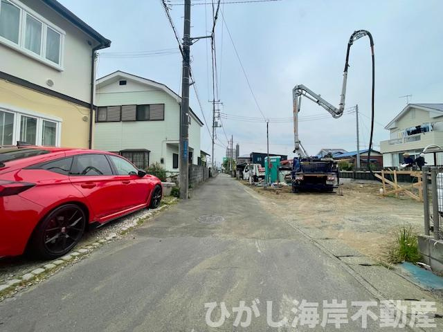 平塚市田村5丁目　新築戸建　全２棟の前面道路含む現地写真|5月16日撮影　建築中　現地外観