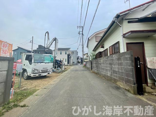 平塚市田村5丁目　新築戸建　全２棟の前面道路含む現地写真|5月16日撮影　建築中　現地外観