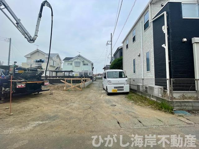 平塚市田村5丁目　新築戸建　全２棟の前面道路含む現地写真|5月16日撮影　建築中　現地外観