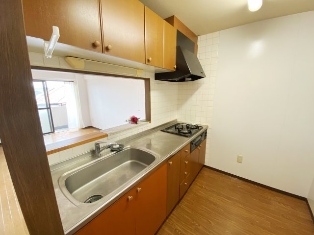 大和マンションのキッチン|別号室の参考写真です。