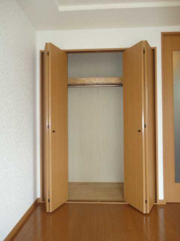 【収納】 | グランドールヒルズ | クローゼット内部