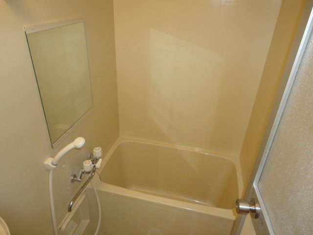 【浴室】 | グランドールヒルズ | 鏡付きバス