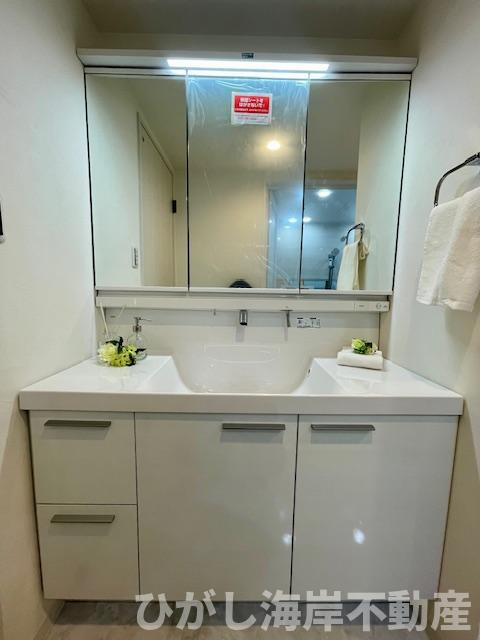 ハイホーム湘南平塚の独立洗面台|新規リフォーム完了！　三面鏡化粧台