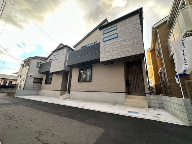 茅ヶ崎市矢畑　　新築戸建　　全２棟の前面道路含む現地写真|現地外観
