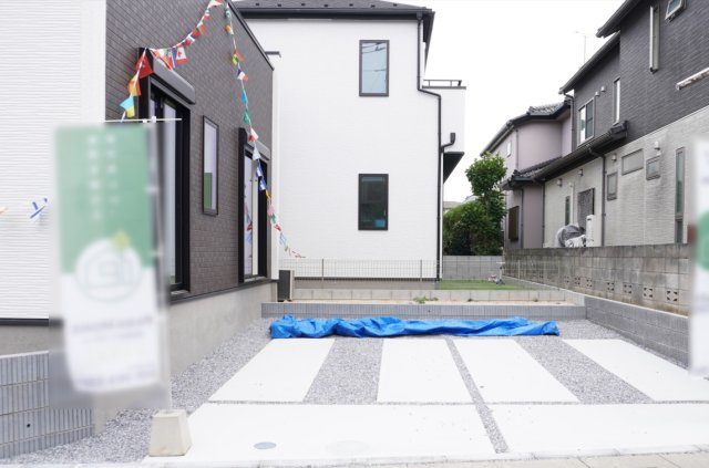 越谷市弥栄町2丁目 新築分譲住宅 全2棟 1号棟の駐車場