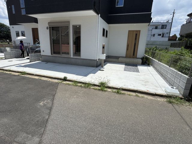 松戸市常盤平双葉町新築戸建【常盤平第三小学校：10分】の駐車場|1号棟駐車スペース・2台駐車可