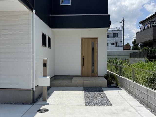 松戸市常盤平双葉町新築戸建【常盤平第三小学校：10分】のエントランス|エントランス・玄関ポーチ