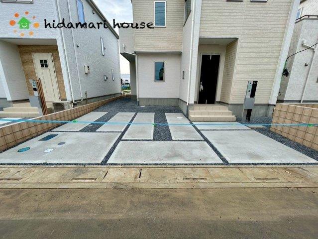 上尾市瓦葺13期　新築戸建　グラファーレ04の駐車場