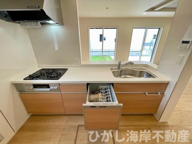 平塚市纒　新築戸建　全10棟のキッチン|食洗機付きシステムキッチン