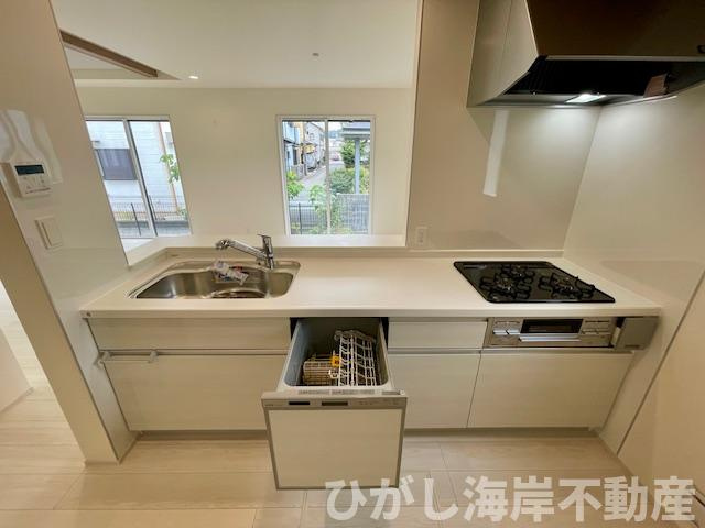 平塚市纒　新築戸建　全10棟のキッチン|食洗機付きシステムキッチン