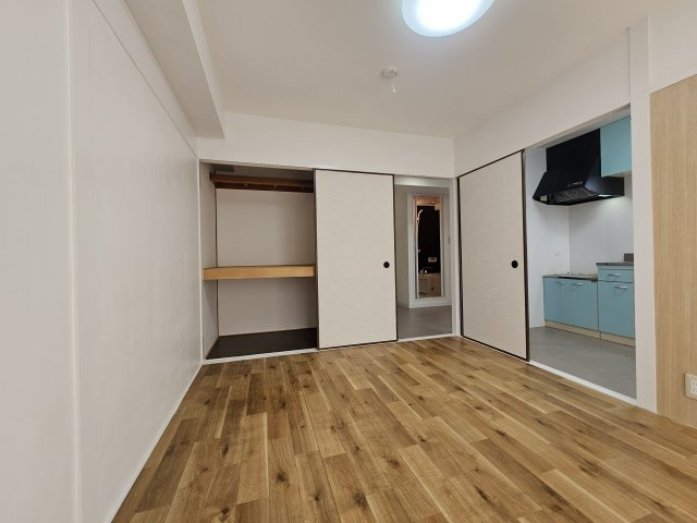 オレンジマンションの居間・リビング