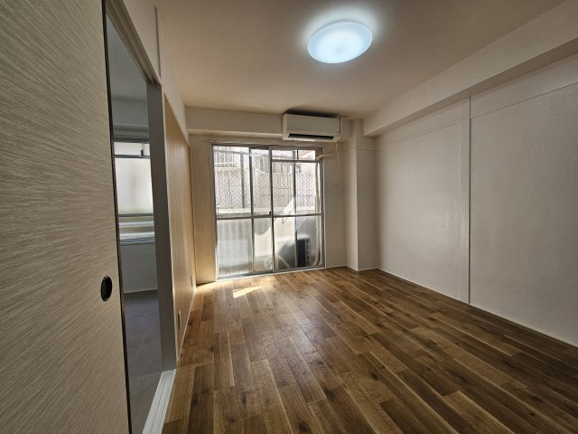 オレンジマンションの居間・リビング