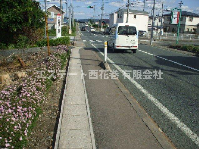 ハイムエクメーネBの展望|県道に面しています。バス停も近いです。