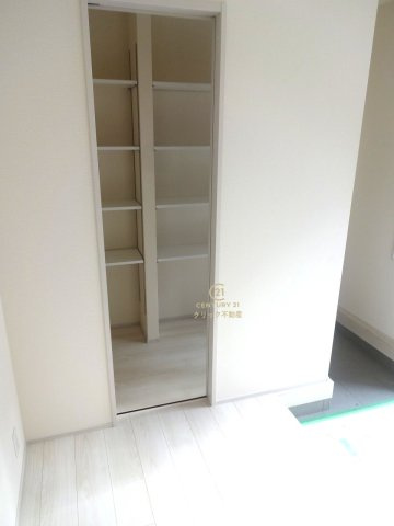 リーブルガーデン  小美玉市小川　第1　2の玄関|たっぷり入る玄関収納、可動棚付きです。用途に合わせて高さを自由に変えることができます。