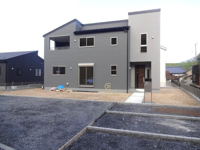 リーブルガーデン  小美玉市小川　第1　2の駐車場|新築戸建てを購入する際、庭付き、駐車場付きは大変魅力的です。十分な駐車スペースがあれば、ご家族様それぞれが車をご所有の場合や来客の際も安心です。