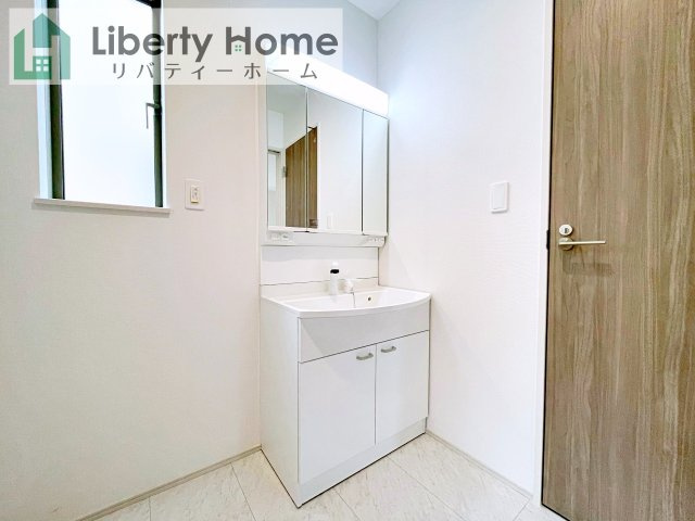 土浦市烏山4丁目　新築戸建　E号棟の独立洗面台