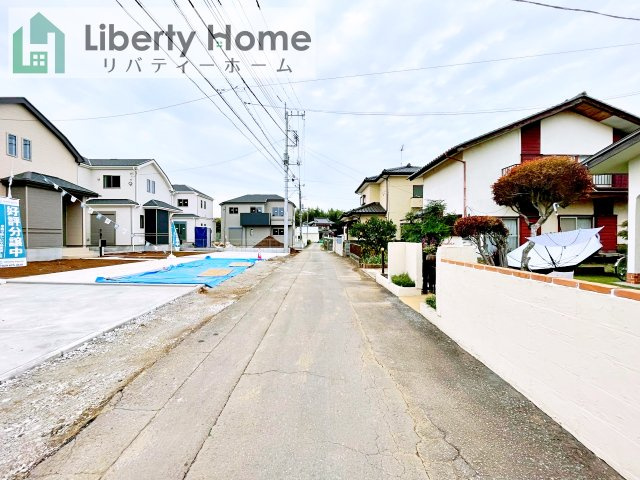 土浦市烏山4丁目　新築戸建　E号棟の前面道路含む現地写真