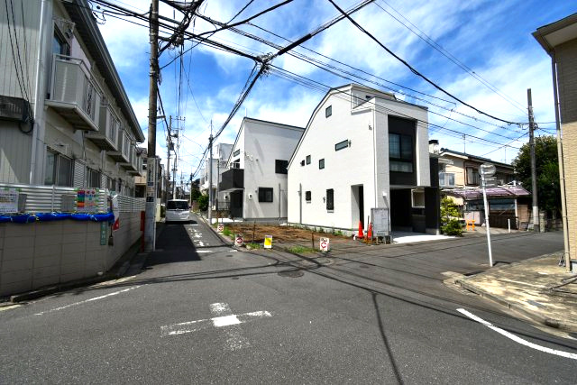 沼袋4丁目・新築戸建・A号棟の前面道路含む現地写真