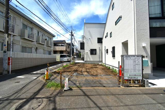 沼袋4丁目・新築戸建・A号棟の前面道路含む現地写真