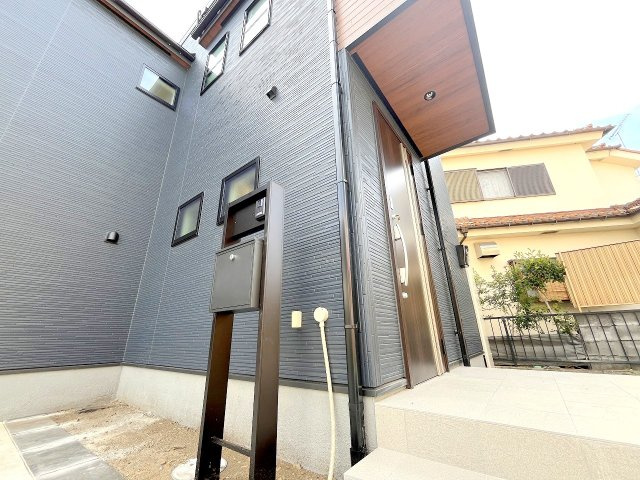 昭島市緑町3丁目　新築戸建の玄関
