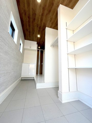 昭島市緑町3丁目　新築戸建の玄関