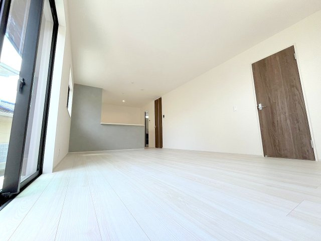 昭島市緑町3丁目　新築戸建の居間・リビング