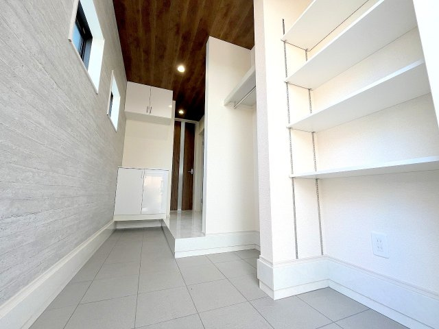 昭島市緑町3丁目　新築戸建の玄関