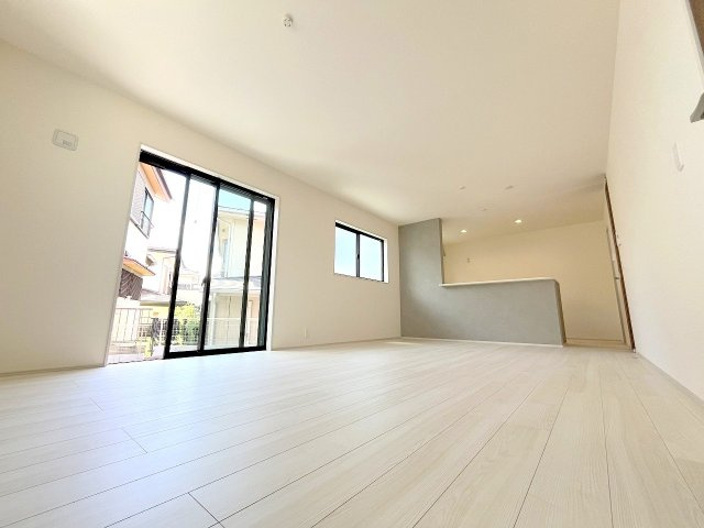 昭島市緑町3丁目　新築戸建の居間・リビング