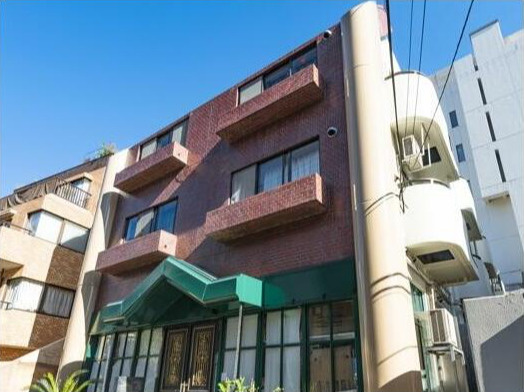 【エントランス】 | ＶＩＬＬＡ　ＳＡＫＵＲＡ | ゆとりのあるエントランスです