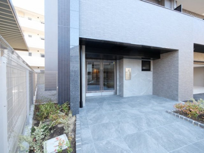 【エントランス】 | アドバンス大阪ビヤン | 毎日通るエントランスはこのようになっています