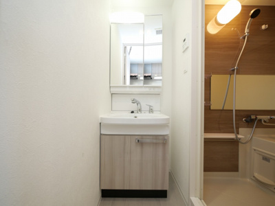 【独立洗面台】 | アドバンス大阪ビヤン | 独立洗面化粧台が付いています