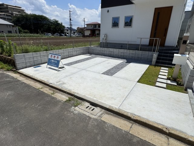 松戸市常盤平双葉町新築戸建【常盤平第三小学校：10分】の駐車場|3号棟駐車スペース・並列2台駐車可