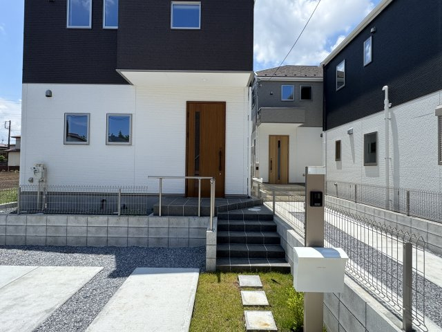 松戸市常盤平双葉町新築戸建【常盤平第三小学校：10分】のエントランス|エントランス・玄関ポーチ