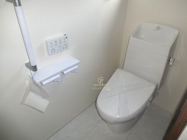 リーブルガーデン  小美玉市小川　第1　3のトイレ|毎日使う空間と機能だから、いつまでも清潔なスペースであってほしいのがトイレです。お掃除しやすいシンプルなデザインです。