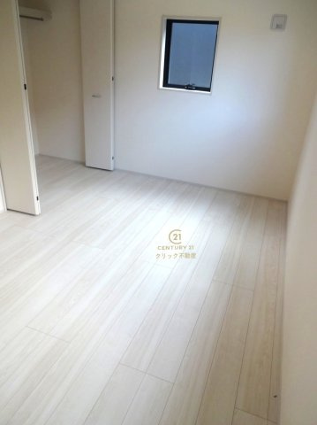 リーブルガーデン  小美玉市小川　第1　3の洋室|フローリングなので重い家具も置けます。収納スペースは全室に配備しております。