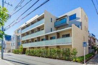 【外観】 | 鉄筋コンクリート造のがっちりとした建物。