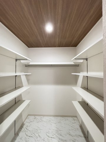 新築戸建　相田6丁目の収納|洗面室直結のファミリークローゼットで、洗濯動線が劇的にスムーズ！