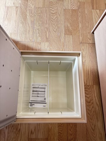 新築戸建　相田6丁目の収納|非常食やペットボトルの保管にも便利な床下収納付きキッチンです
