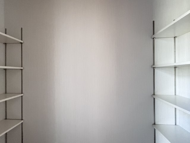 新築戸建　相田6丁目の収納|可動棚付きの広い土間収納。靴から外遊び道具まで、たっぷり収まります。