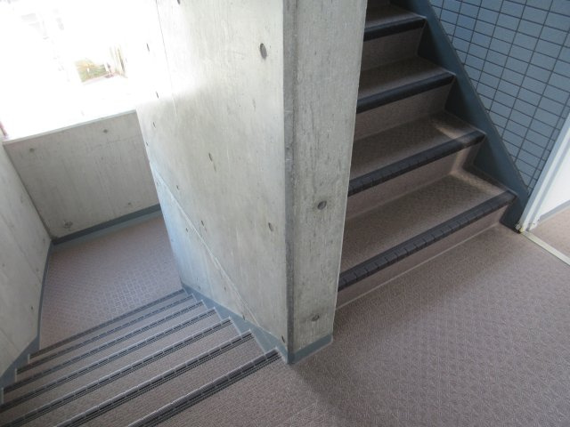シーショア垂水のその他共用部分|共用階段です