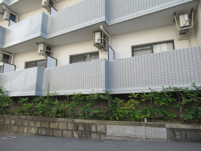 シーショア垂水のセキュリティ|1階部分のバルコニーは高めです