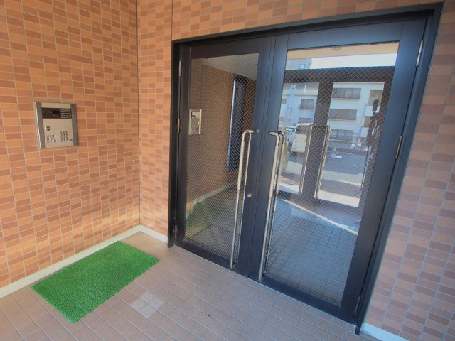 ラ・ヴィータ高取北のエントランス