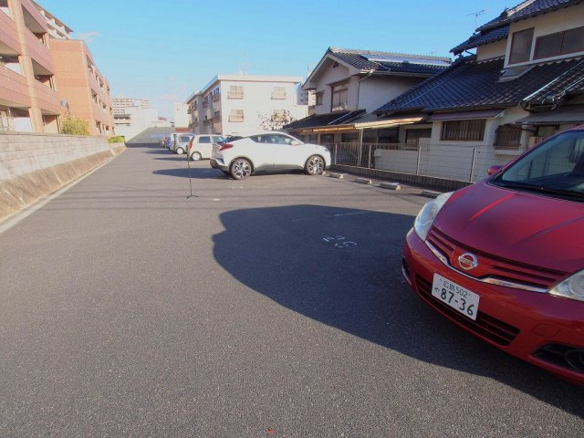 ラ・ヴィータ高取北の駐車場