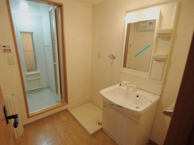 ラ・ヴィータ高取北の洗面所